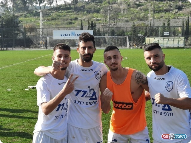 הכובשים ליפו (רון עמיקם)